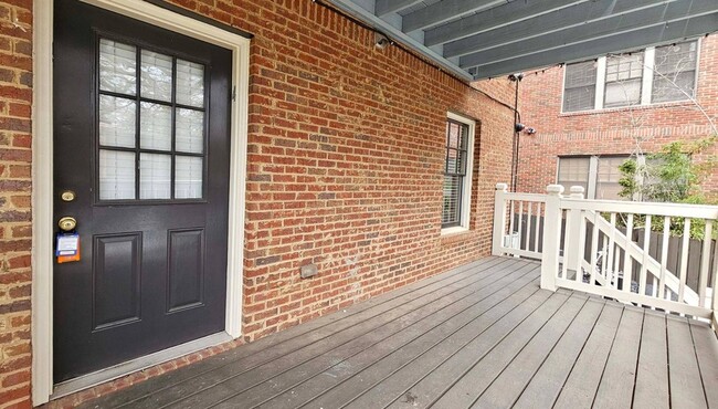 685 Penn Ave NE, Unit 4 in Atlanta, GA - Foto de edificio - Building Photo