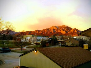 614 Tantra Dr in Boulder, CO - Foto de edificio - Building Photo