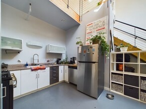 926 Chester St, Unit C in Oakland, CA - Building Photo - Building Photo