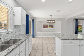 2710 Stone Creek Ln in Corinth, TX - Foto de edificio - Building Photo