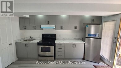 17 Joseph St in Brampton, ON - Building Photo - Building Photo