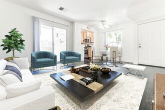 Camino Ruiz Square in Camarillo, CA - Foto de edificio - Building Photo