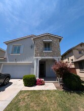 16759 English Country Trail in Lathrop, CA - Building Photo - Building Photo