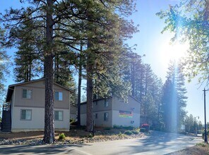 Springhill Gardens Apartments in Grass Valley, CA - Foto de edificio - Building Photo
