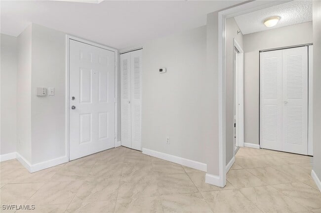1240 Wildwood Lakes Blvd in Naples, FL - Building Photo - Building Photo