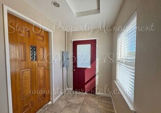 10313 Crackerbox Rd in Oakdale, CA - Building Photo - Building Photo