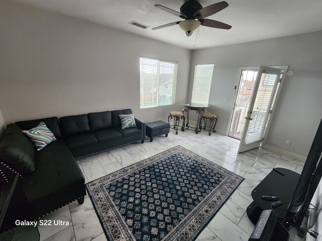 161 Aldeburgh Cir, Unit In law in Sacramento, CA - Foto de edificio - Building Photo