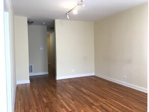 3216 W Argyle St, Unit 2 in Chicago, IL - Building Photo - Building Photo