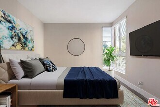 627 N Rossmore Ave in Los Angeles, CA - Foto de edificio - Building Photo