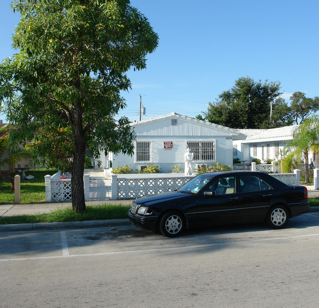 2268-2274 NE 172nd St in North Miami Beach, FL - Building Photo - Building Photo