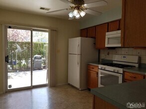 121 Sassafras Ct in North Brunswick, NJ - Building Photo - Building Photo