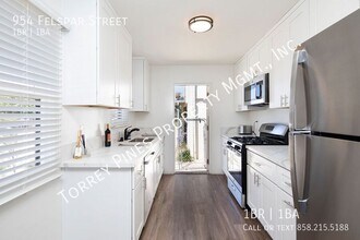 954 Felspar St in San Diego, CA - Building Photo - Building Photo