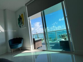 7910 Harbor Island Dr in North Bay Village, FL - Foto de edificio - Building Photo