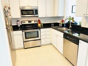 1250 S Miami Ave, Unit 2012 in Miami, FL - Building Photo - Building Photo