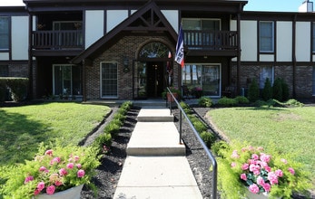 Oakmont Apartments in Batesville, IN - Foto de edificio - Building Photo