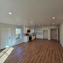 384 Hargrave St in Inglewood, CA - Foto de edificio - Building Photo