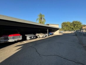 Cedar Heights Apartments in Fresno, CA - Foto de edificio - Building Photo