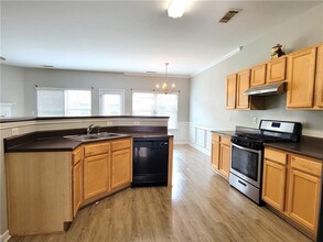 4005 Labrador Way in Lilburn, GA - Building Photo - Building Photo