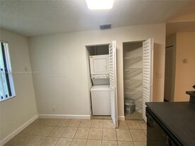 10155 W Sunrise Blvd, Unit 301 in Plantation, FL - Building Photo - Building Photo