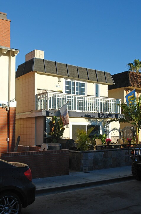 129 39th St in Newport Beach, CA - Building Photo