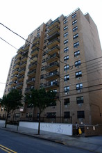 147-20 35th Ave in Flushing, NY - Building Photo - Building Photo