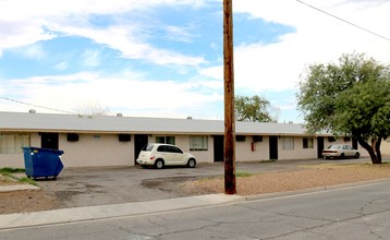 5925 Dodd St in Las Vegas, NV - Building Photo - Building Photo