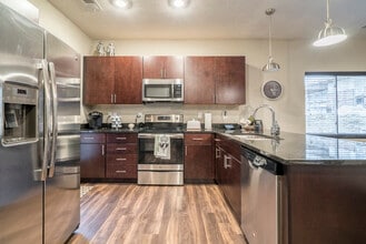 The Villas at Falling Waters in Omaha, NE - Building Photo - Building Photo