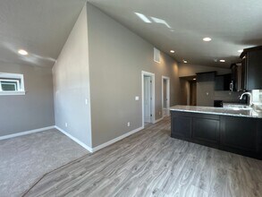 2584 NW Teak Ave in Redmond, OR - Building Photo - Building Photo