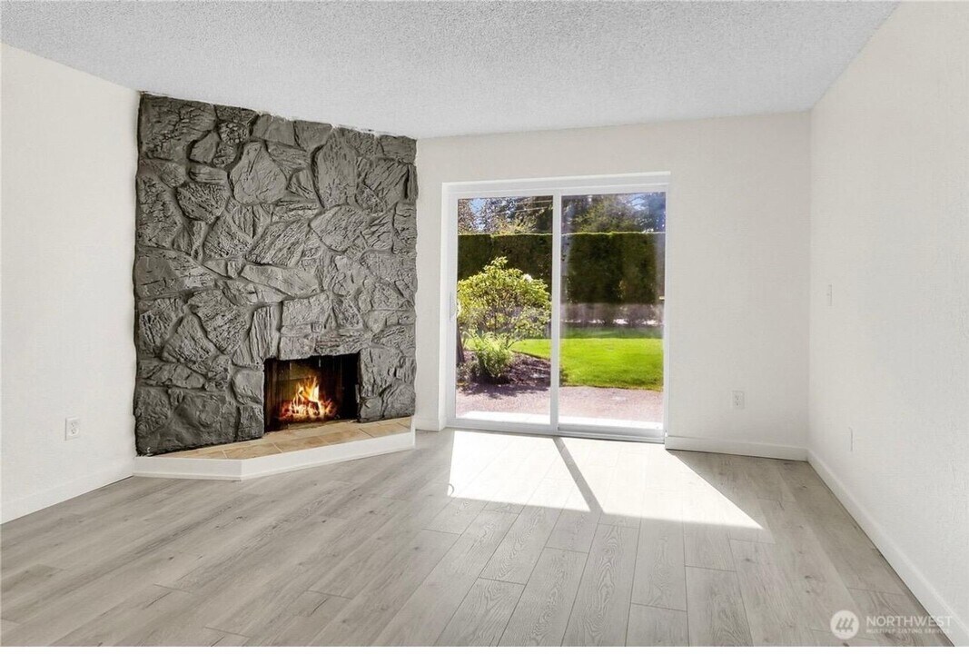 21615 80th Ave W in Edmonds, WA - Building Photo