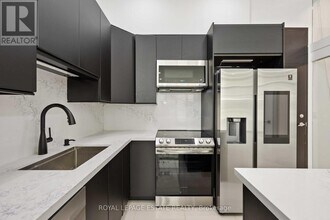 637-637 Lake Shore Blvd W in Toronto, ON - Building Photo - Building Photo