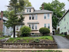 55 Gilbert Rd, Unit 1 in Belmont, MA - Building Photo
