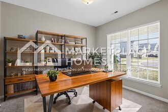 8436 Gateway Run Rd in Louisville, KY - Building Photo - Building Photo