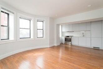 129 Highland Ave, Unit 12 in Somerville, MA - Foto de edificio - Building Photo