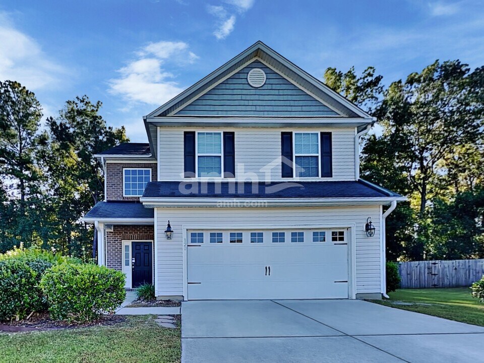 120 Maywood Drive in Moncks Corner, SC - Foto de edificio