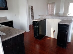 237 S Matthisen Ave in Compton, CA - Foto de edificio - Building Photo