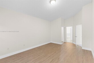 9934 NW 30th St in Doral, FL - Building Photo - Building Photo