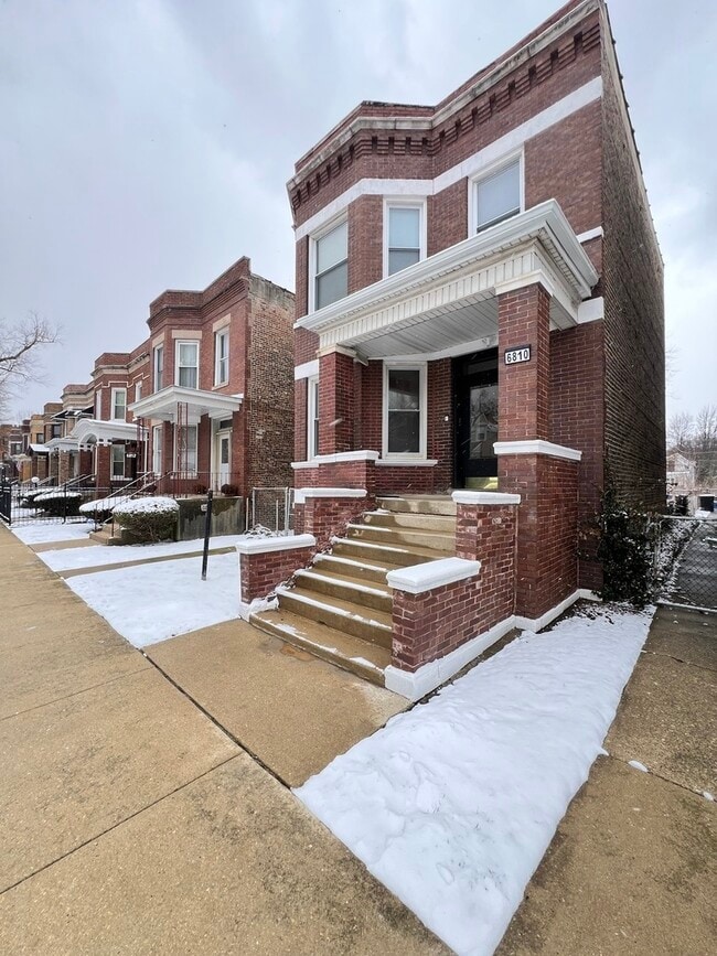 6810 S Calumet Ave in Chicago, IL - Building Photo - Building Photo
