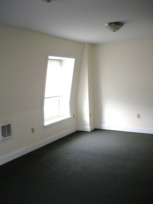 725 W 3rd St, Unit 4 in Williamsport, PA - Building Photo - Building Photo