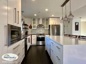 2211 Quebec Dr in Minneapolis, MN - Building Photo