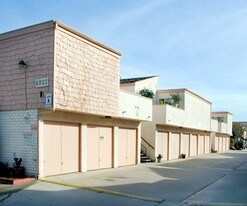 Huntington Harbour Villas in Huntington Beach, CA - Building Photo