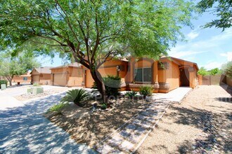 2353 E Calle Sierra Del Manantial in Tucson, AZ - Building Photo - Building Photo