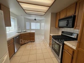 1852 Rockcrest Dr in Corona, CA - Building Photo - Building Photo