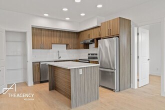 1036 Coronation Ave in Kelowna, BC - Building Photo - Building Photo
