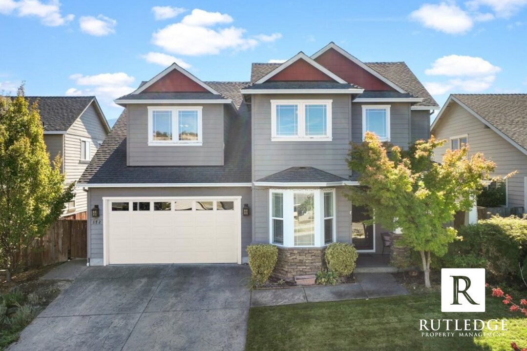 172 Willow Springs Dr in Talent, OR - Building Photo