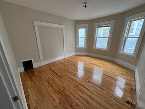 16 Maine Ave, Unit #2 in Somerville, MA - Building Photo - Building Photo