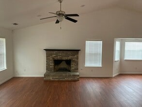 2096 Alcott St in Tulare, CA - Building Photo - Building Photo