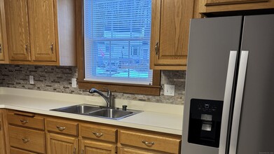 8 Alto Rd in Burlington, CT - Building Photo - Building Photo