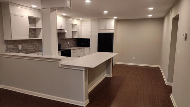 property at 3095 Colonial Way