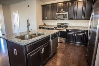 1516 Ribbon Limestone Ter SE, Unit 1516 in Leesburg, VA - Building Photo - Building Photo