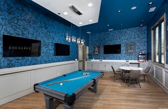 Winwood Apartments in Johnston, IA - Foto de edificio - Building Photo